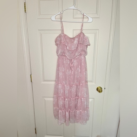 NEW Francesca’s Candice Floral Flounce Maxi Dress Pink And White size Medium - Picture 4 of 6